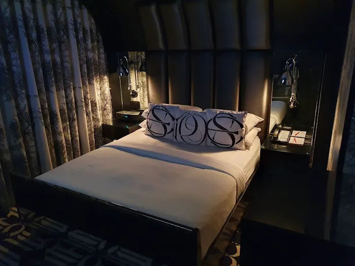 Night Hotel at Times Square 1