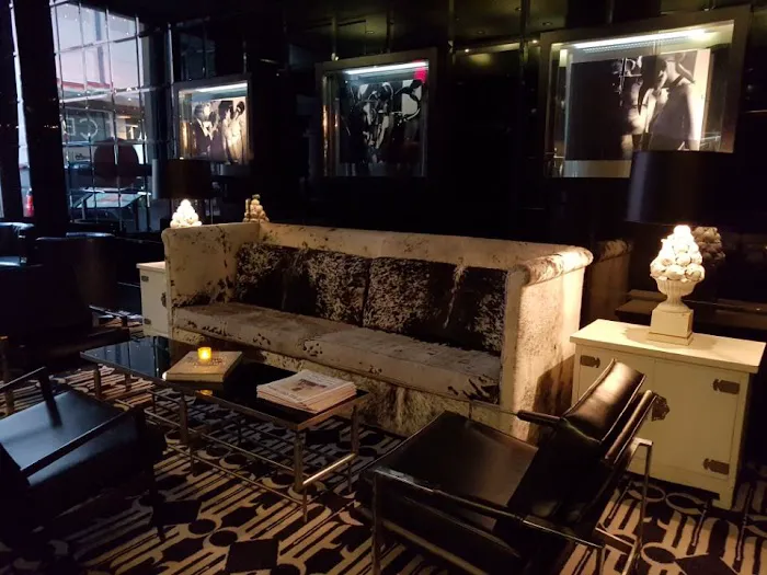 Night Hotel at Times Square 1