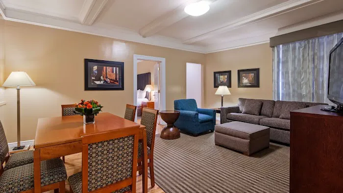Best Western Plus Hospitality House 1