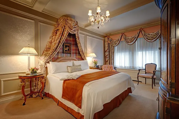 The Hotel Elysee 4
