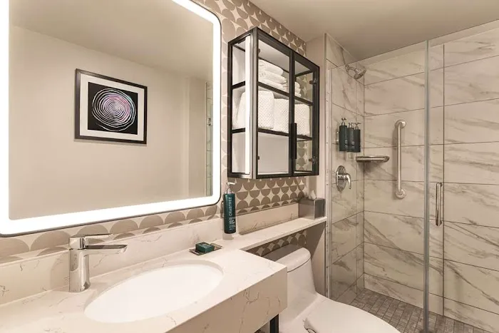 DoubleTree by Hilton New York Midtown Fifth Ave 4