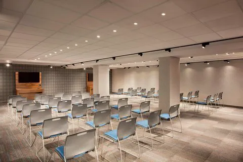Aloft Long Island City-Manhattan View 4