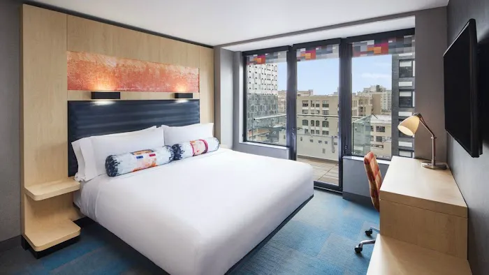 Aloft Long Island City-Manhattan View 4