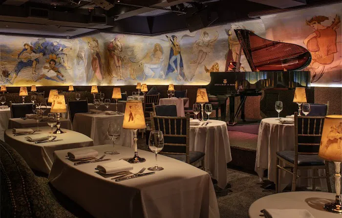 The Carlyle, A Rosewood Hotel 4