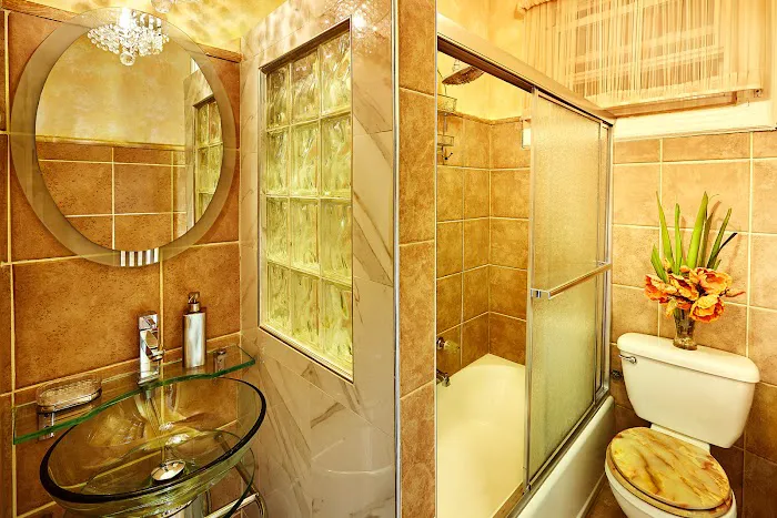 The International Cozy Inn 4