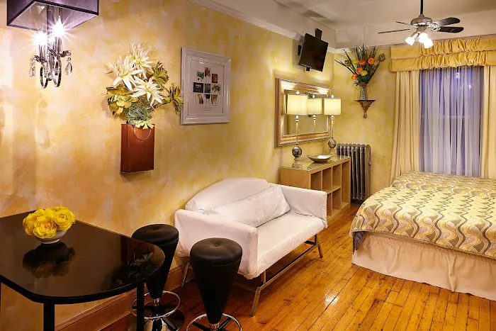 The International Cozy Inn 4