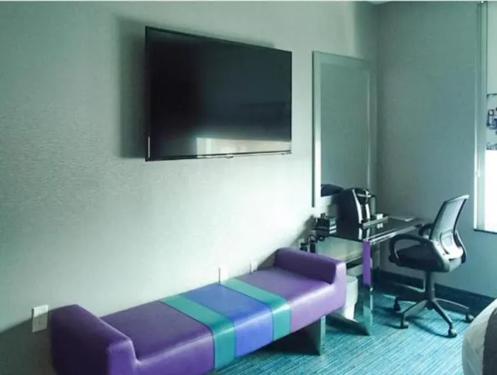 Umbrella Hotel Bronx 4
