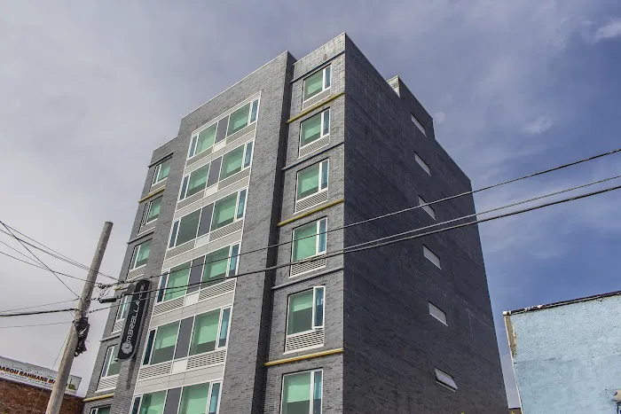 Umbrella Hotel Bronx 4