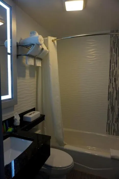 Umbrella Hotel Bronx 4