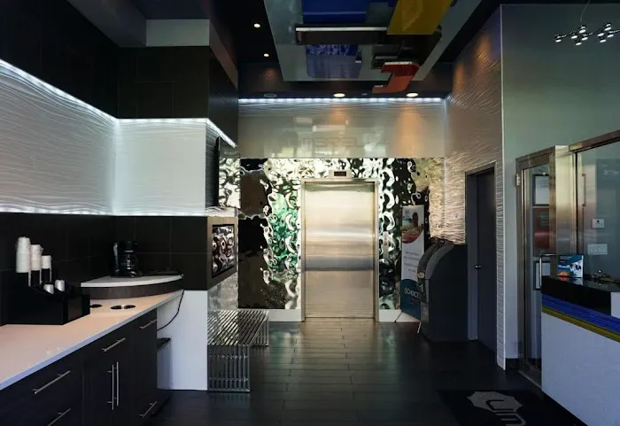 Umbrella Hotel Bronx 4