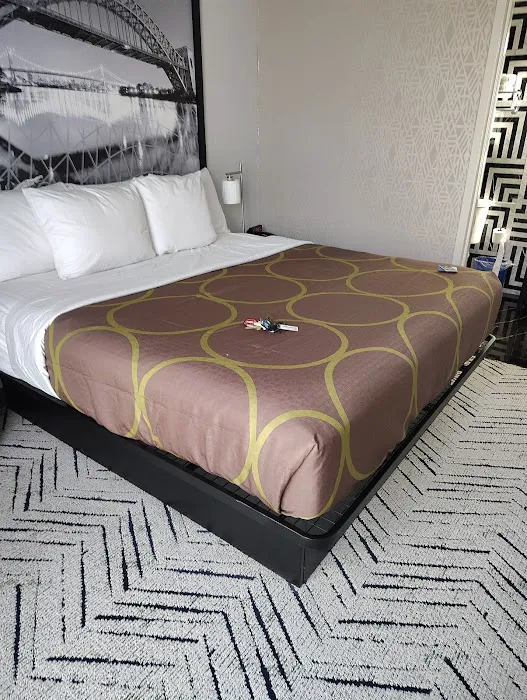Super 8 by Wyndham Bronx Near Stadium 4