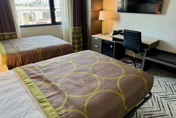Super 8 by Wyndham Bronx Near Stadium 4