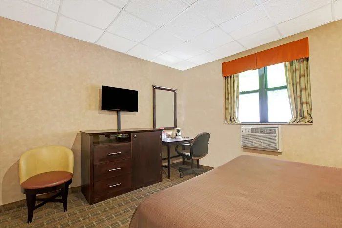 Howard Johnson Inn Yankee Stadium 4