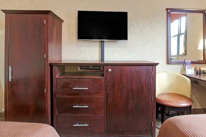Howard Johnson Inn Yankee Stadium 4