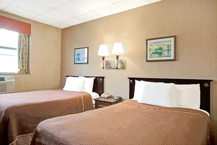 Howard Johnson Inn Yankee Stadium 4