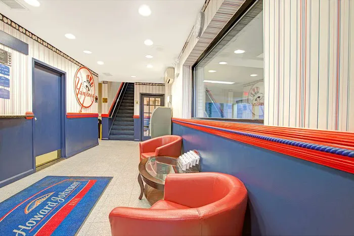 Howard Johnson Inn Yankee Stadium 4