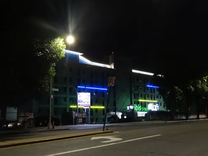 ibis Styles New York LaGuardia Airport 1