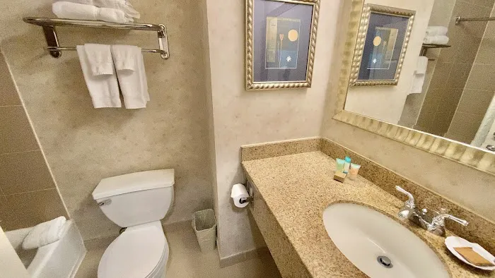Marco LaGuardia Hotel and Suites 4