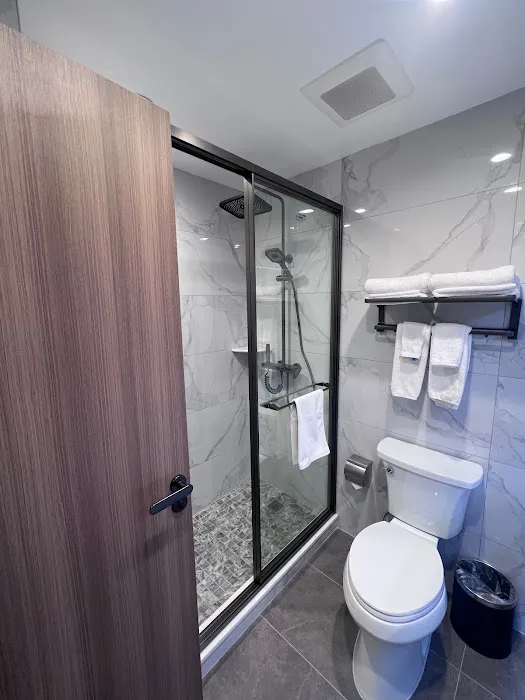 Ramada by Wyndham Flushing Queens 4