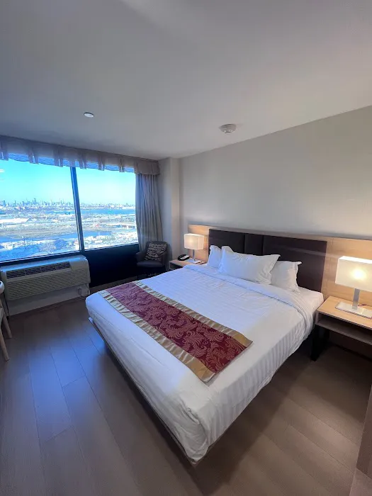 Ramada by Wyndham Flushing Queens 4