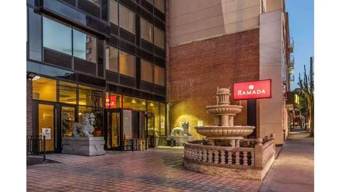 Ramada by Wyndham Flushing Queens 4