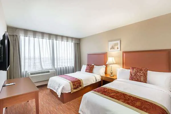 Ramada by Wyndham Flushing Queens 4