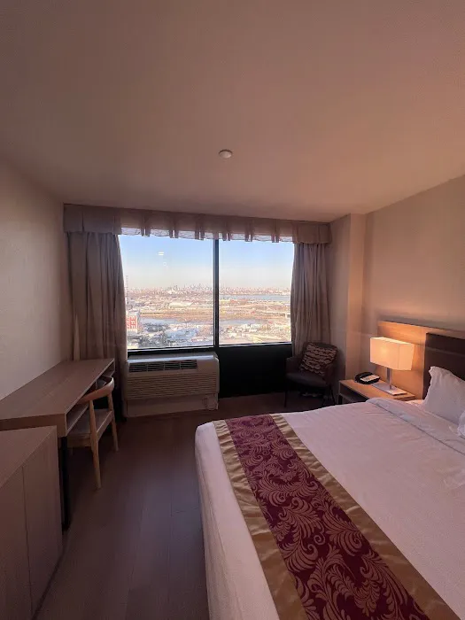 Ramada by Wyndham Flushing Queens 4