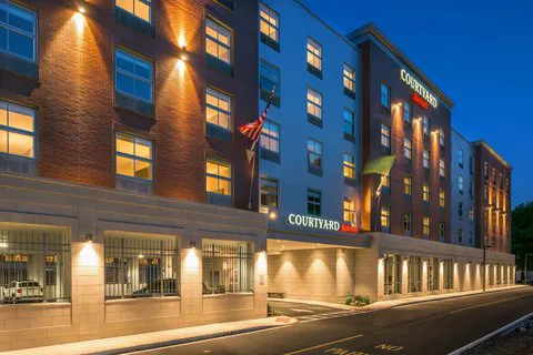 Courtyard Edgewater NYC Area 4