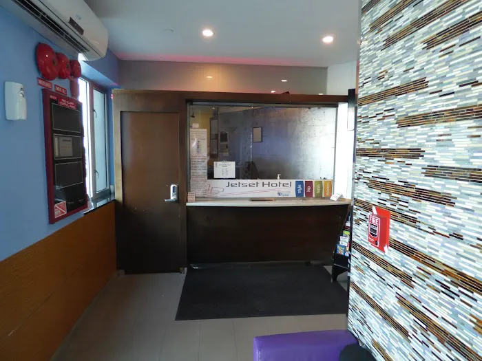 Jet Set Hotel 4
