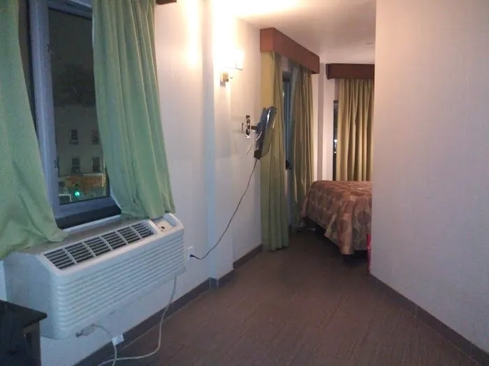 Jet Set Hotel 4