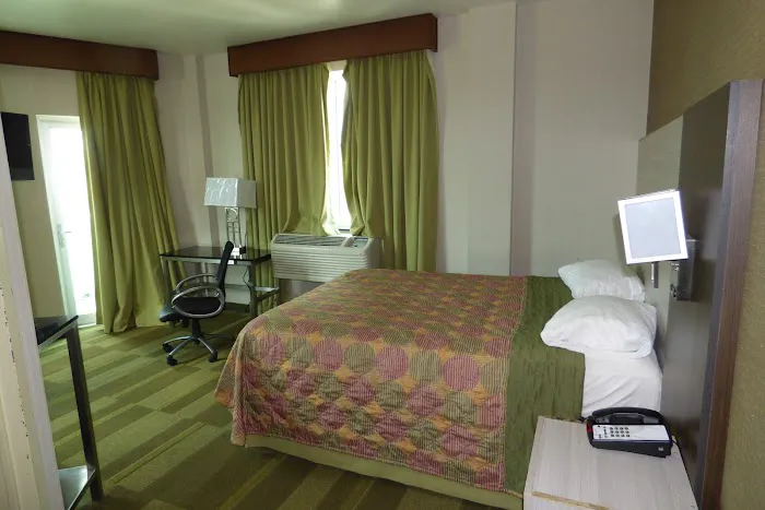 Jet Set Hotel 4
