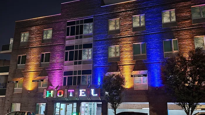 Jet Set Hotel 4
