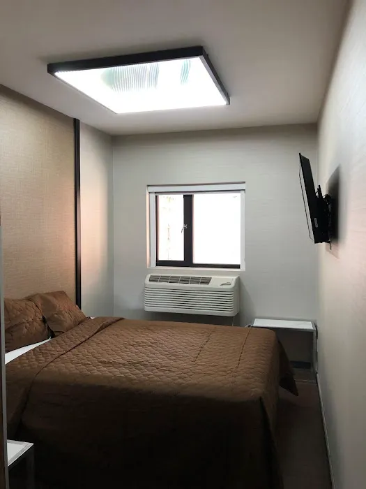 Metro Hotel 4