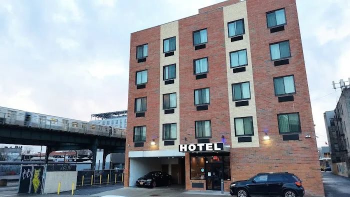 HOTEL SUNBORN 4