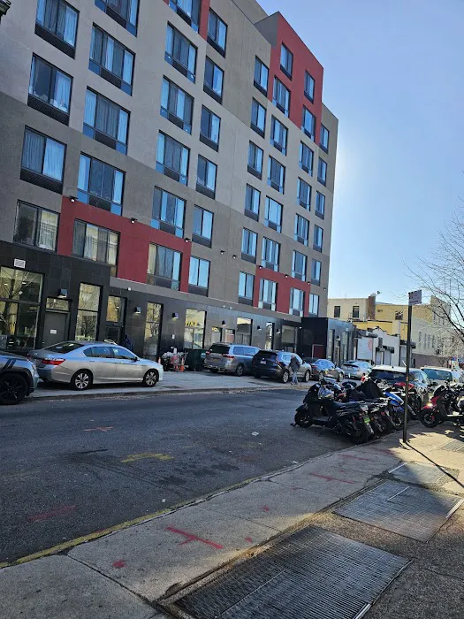 Ramada by Wyndham Brooklyn 4