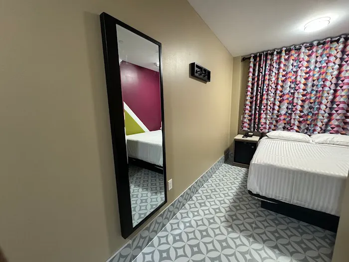 Moon Hotel Brooklyn 4