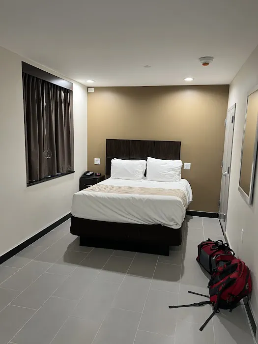 Rodeway Inn 4