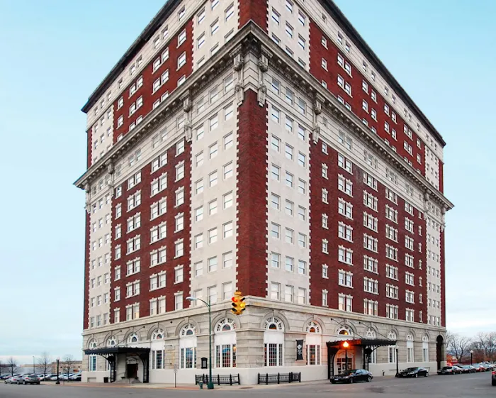 Utica Hotel 4