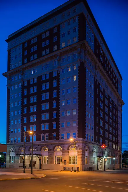 Utica Hotel 4