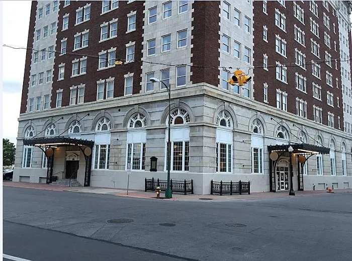 Utica Hotel 4