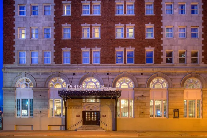 Utica Hotel 4