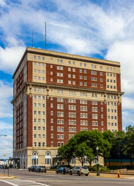 Utica Hotel 4