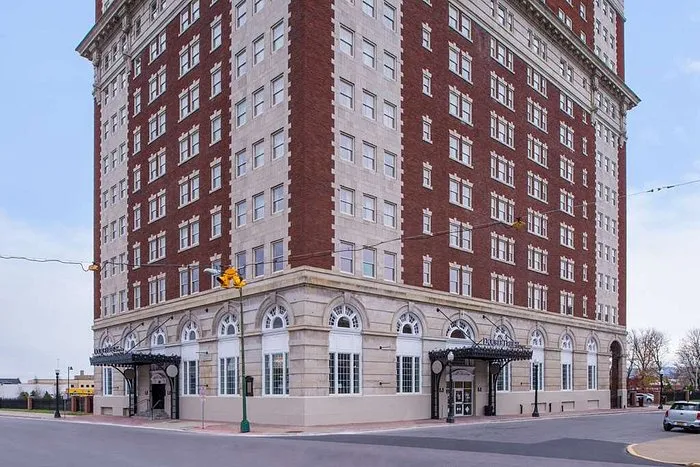 Utica Hotel 4