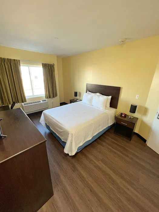 Ozone Inn & Suites 4