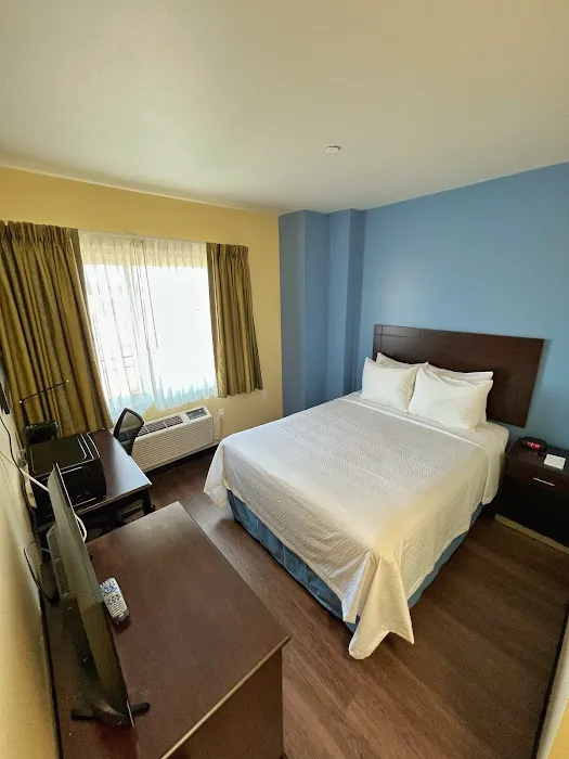 Ozone Inn & Suites 4