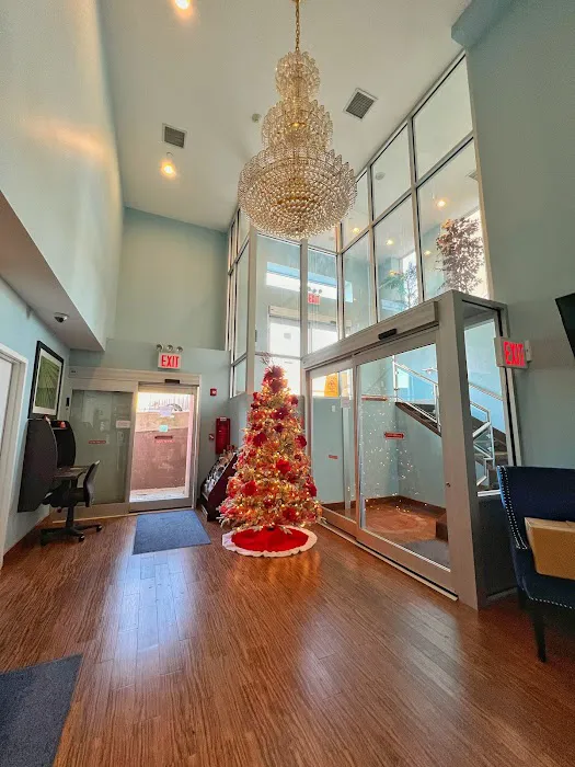 Ozone Inn & Suites 4