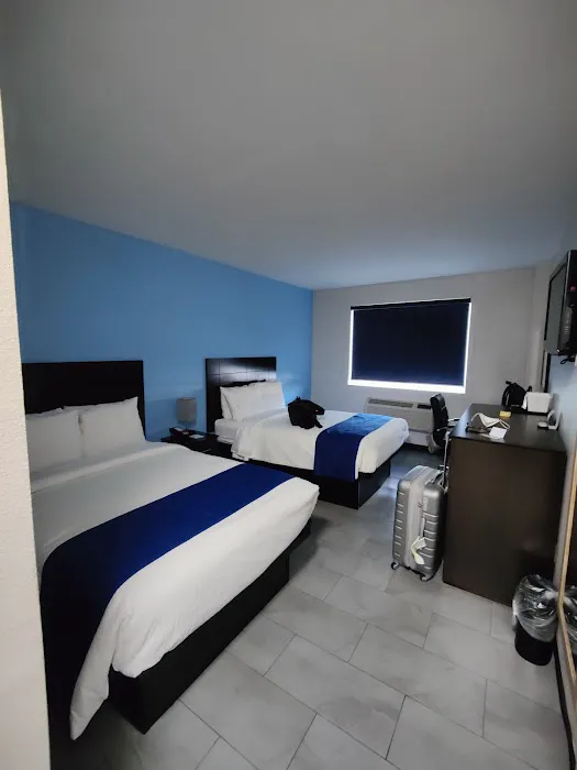 Travelodge by Wyndham Ozone Park 4