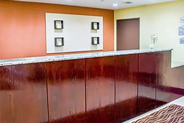 Travelodge by Wyndham Ozone Park 4