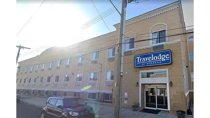 Travelodge by Wyndham Ozone Park 4