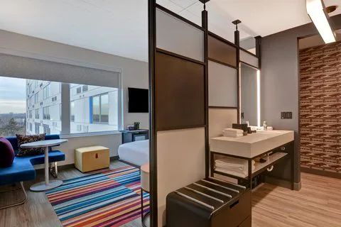 Aloft Secaucus Meadowlands 4